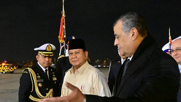 Presiden Prabowo Tiba di Mesir untuk Hadiri KTT D-8