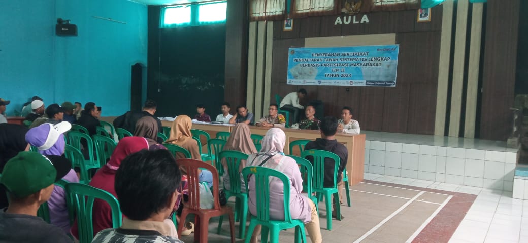 Pemdes Sindaggalih Cimanggung Sumedang Serahkan Sertifikat Program PTSL