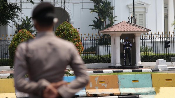 Dosen ASN Demo Tuntut Tunjangan Kinerja di Istana