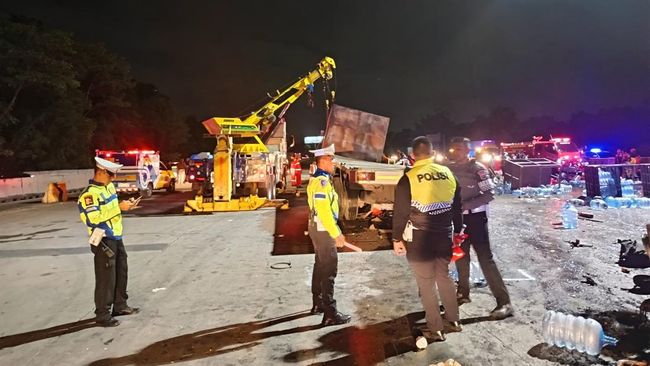 Laka Horor di Gerbang Tol Ciawi-8 Orang Tewas