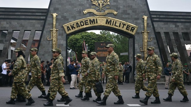 Parade Ratusan Kepala Daerah Awali Retreat di Akmil Magelang