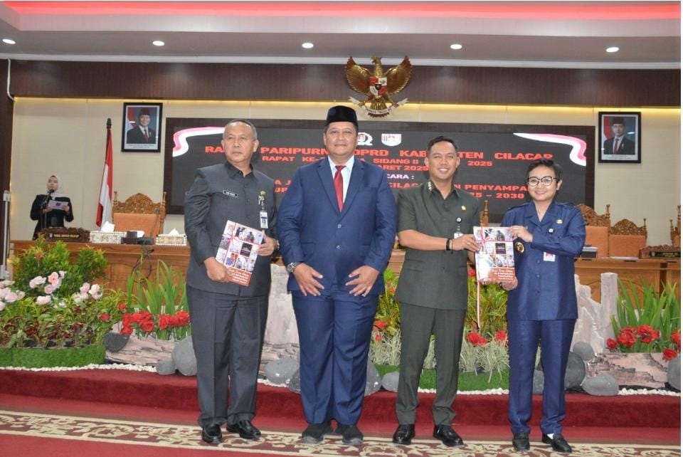 DPRD Kabupaten Cilacap Gelar Rapat Paripurna Serah Terima Jabatan Bupati Cilacap 2025-2030