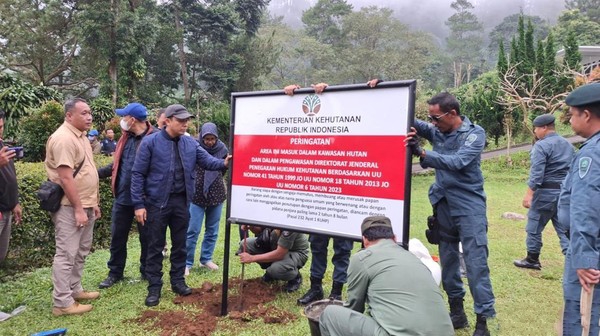 Pemerintah Segel Vila di Puncak Bogor Berdiri di KHP