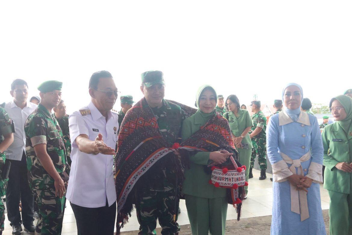 Bupati Tapsel dan Ketua TP-PKK Sambut Kunker Pangdam I/BB