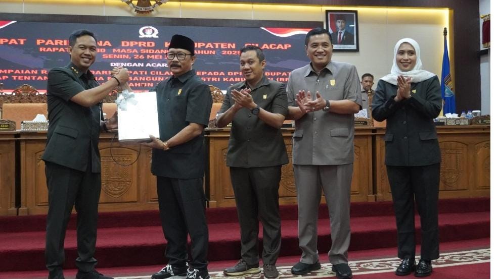 Majukan Industri Daerah, Mas Syamsul Sampaikan Raperda RPIK