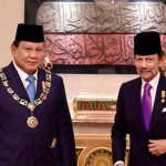 prabowo-menerima-penganugerahan-bintang-kebesaran-negara-brunei-darussalam-dari-sultan-hassanal-bolkiah-1747216841999_169