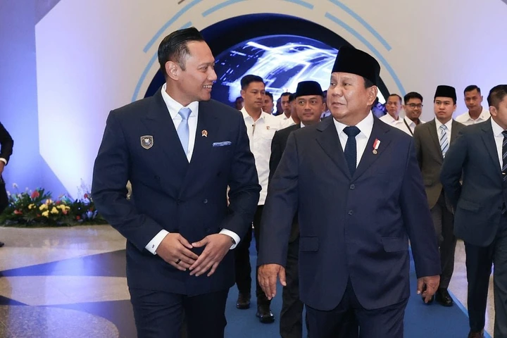Prabowo Puji dan Acungi Jempol AHY