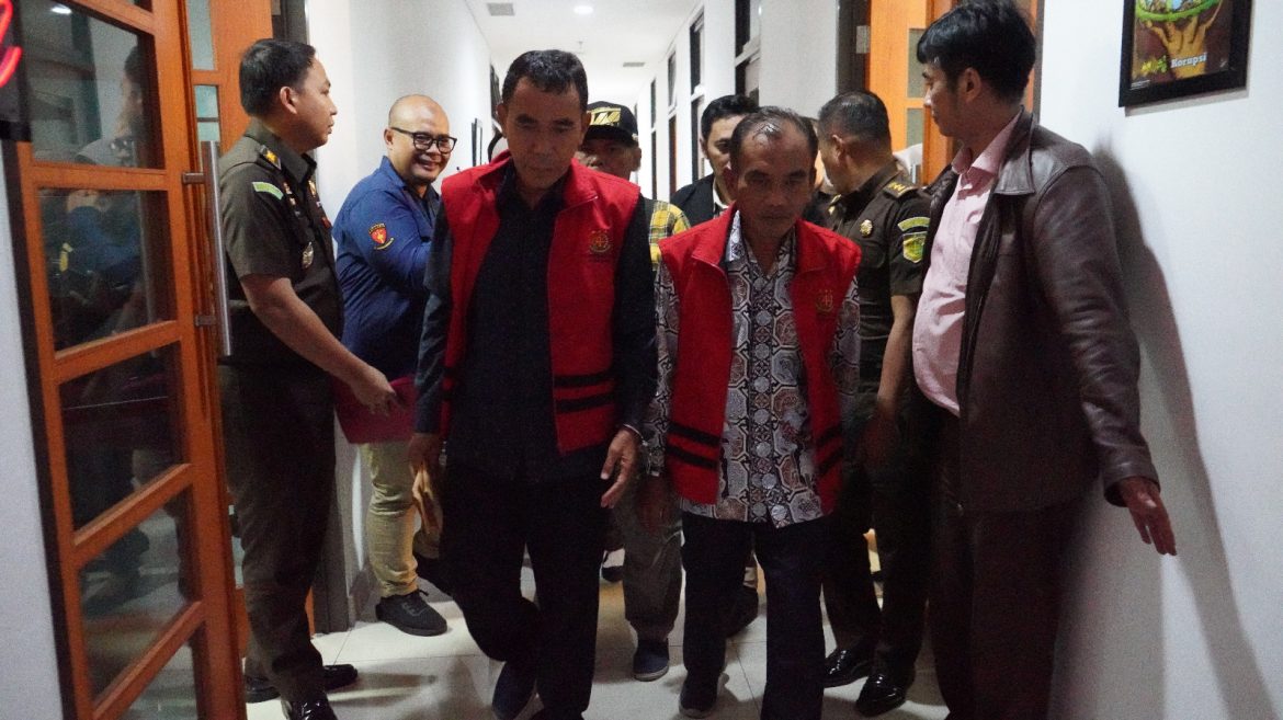 Kejati Jabar Tahan 3 Orang Tersangka Korupsi BPR-KRI Indramayu Rp139 Milliar