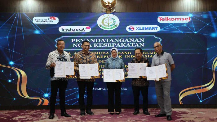 Kejagung Bisa Sadap Nomor Telkomsel, Indosat hingga XL