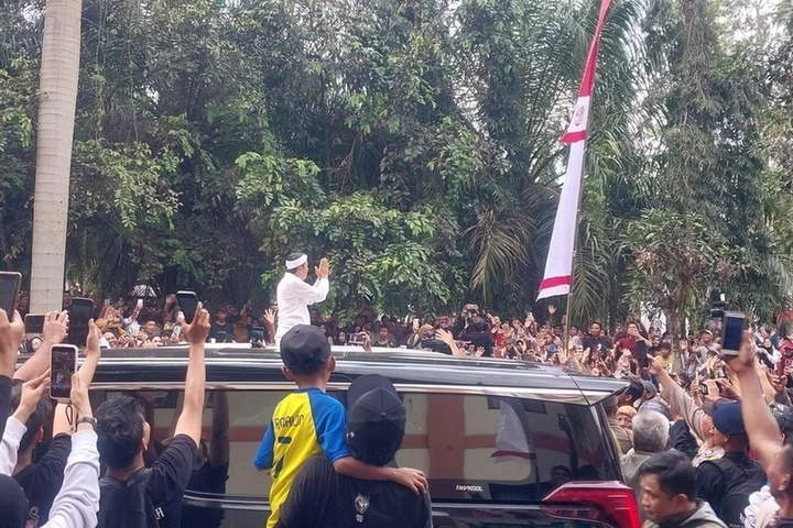 Dedi Mulyadi Hadiri Pawai Jampana di HUT Kabupaten Tasikmalaya