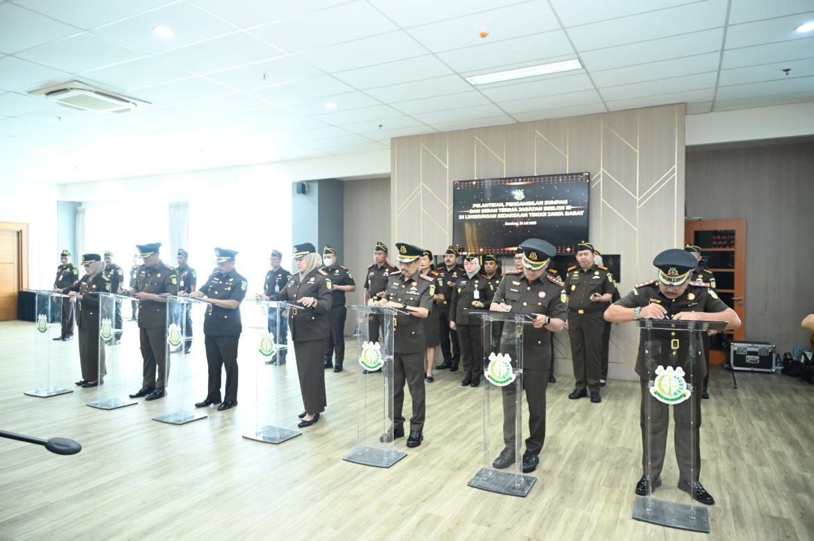 Kajati Jabar Katarina Lantik 12 Pejabat Eselon III