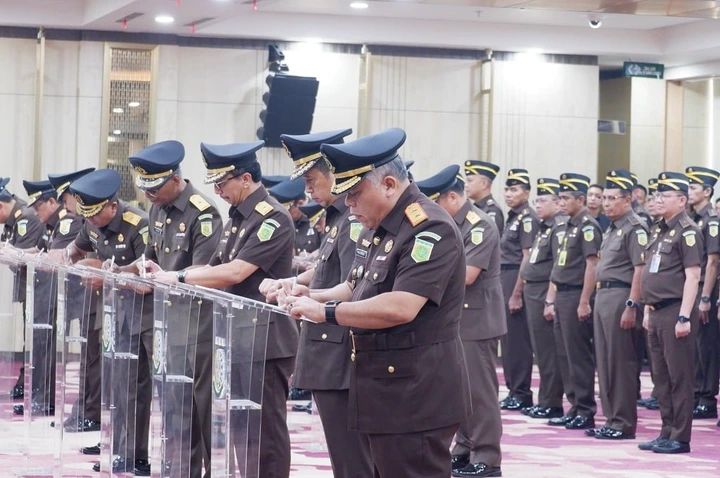 Jaksa Agung Lantik 34 Pejabat Eselon II dan Kajati Baru