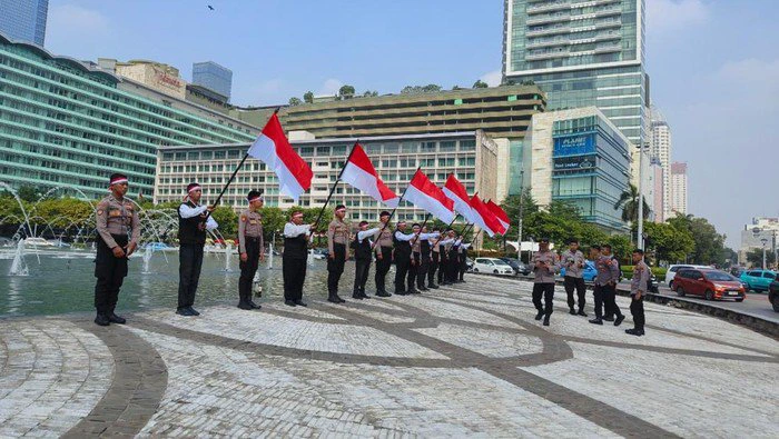 Indonesia Raya Bergema di Bundaran HI Sambut HUT ke-80 RI