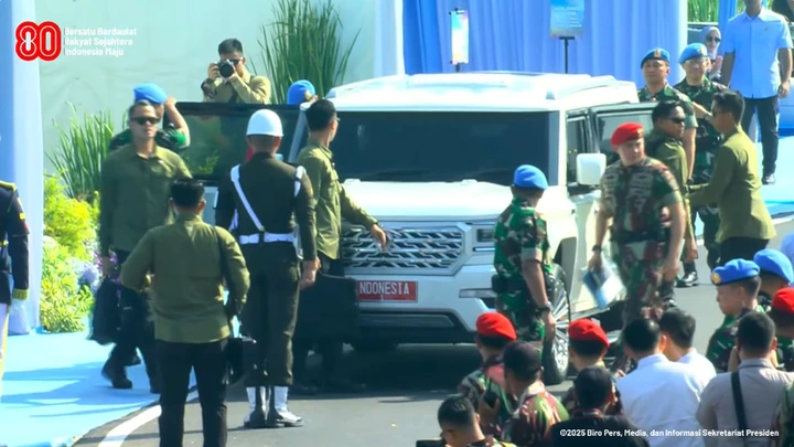 Prabowo Hadiri Upacara Gelar Pasukan Operasional dan Kehormatan Militer di Batujajar