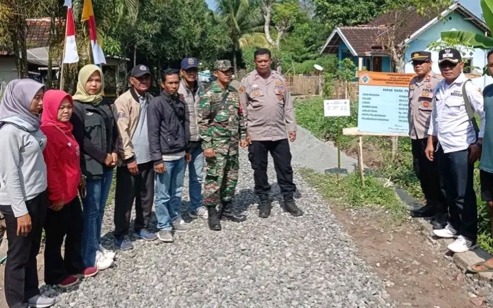 Jalan Usaha Tani Desa Jagabaya Menghubungkan Ladang