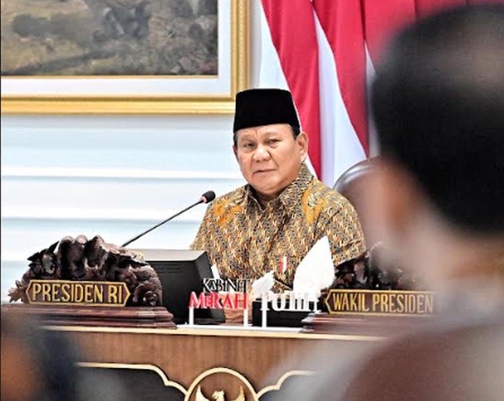 Reshuffle Jilid III Siang Ini, Nama Djamari Chaniago Mencuat