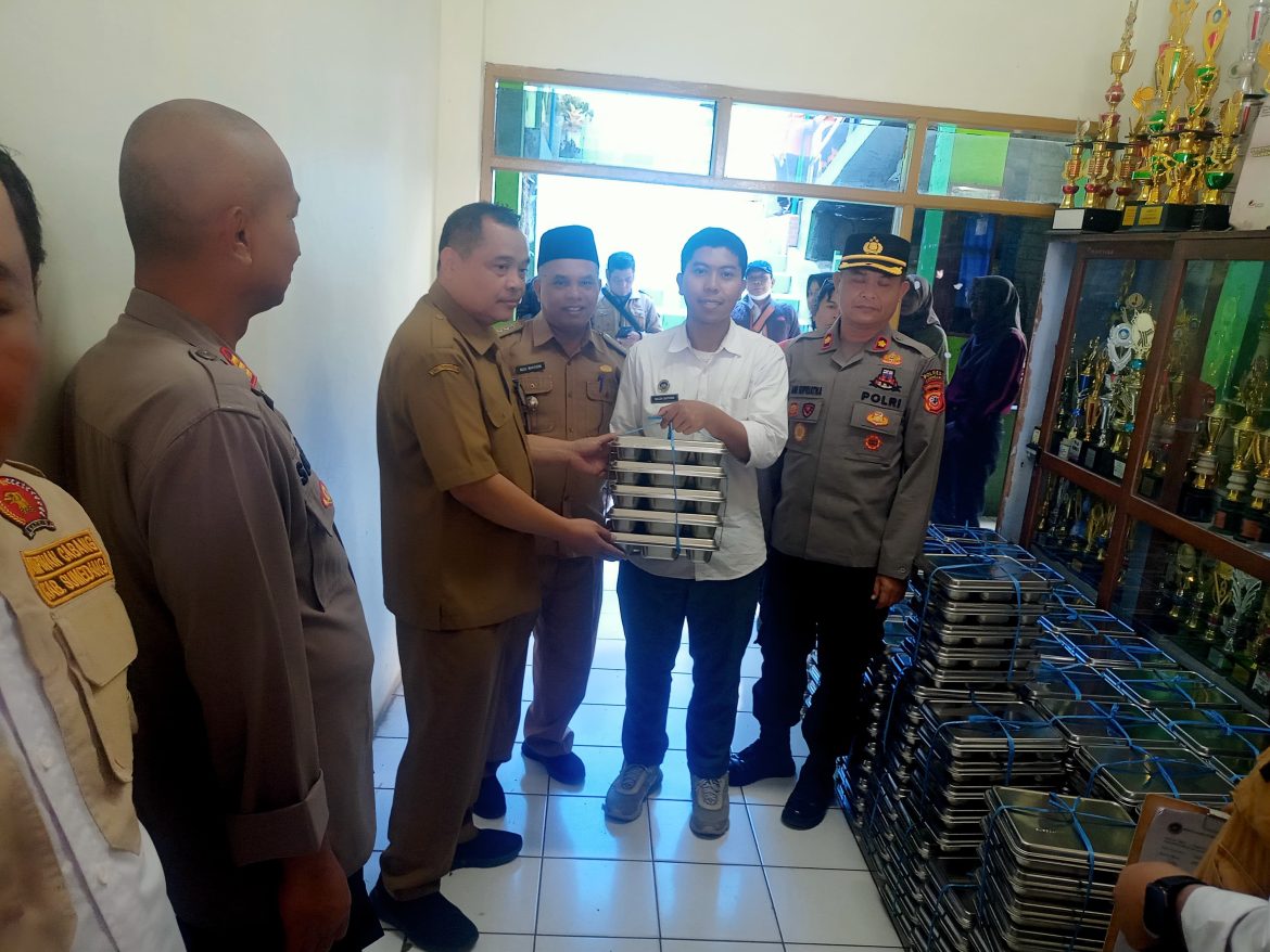 Peluncuran Program MBG di SMP 1 Cimanggung