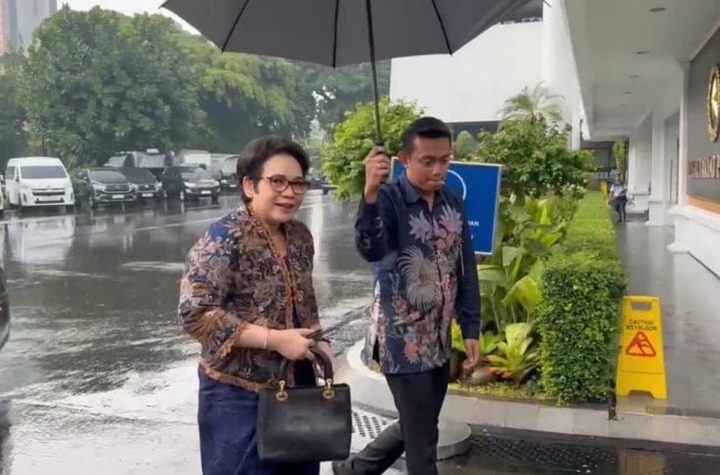 Ditengah Isu Reshuffle Kabinet, Sarah Sadiqa Merapat ke Istana
